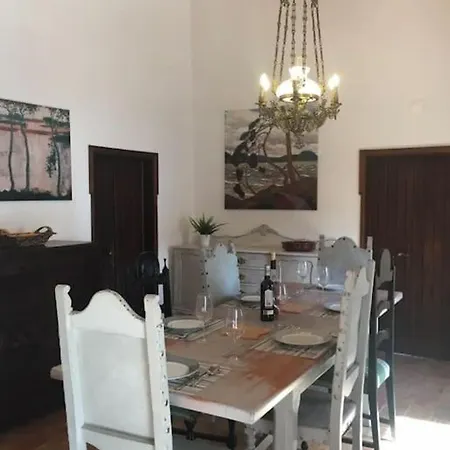 San Salvatore Vila *